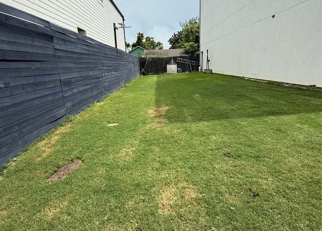 Property at 120 E 32nd St, Houston, TX 77018
