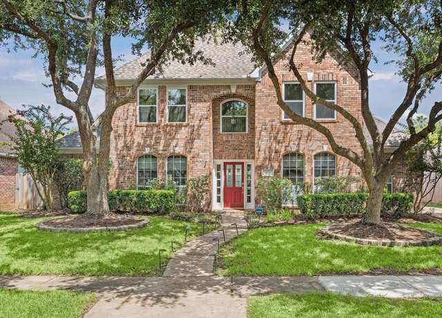 Property at 6011 Parkwood Pl, Sugar Land, TX 77479, 4 beds, 3.5 baths