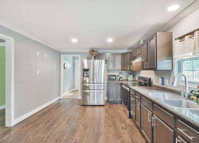 Property at 1115 Turner St, Baytown, TX 77520, 3 beds, 2 baths
