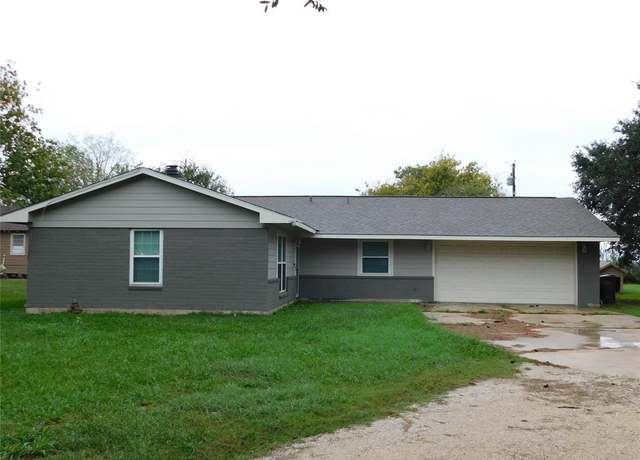 Property at 11024 S Hwy 71, El Campo, TX 77437, 3 beds, 2 baths