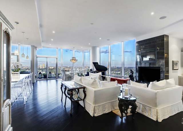 Property at 2727 Kirby Dr Unit 19F, Houston, TX 77098, 2 beds, 2.5 baths