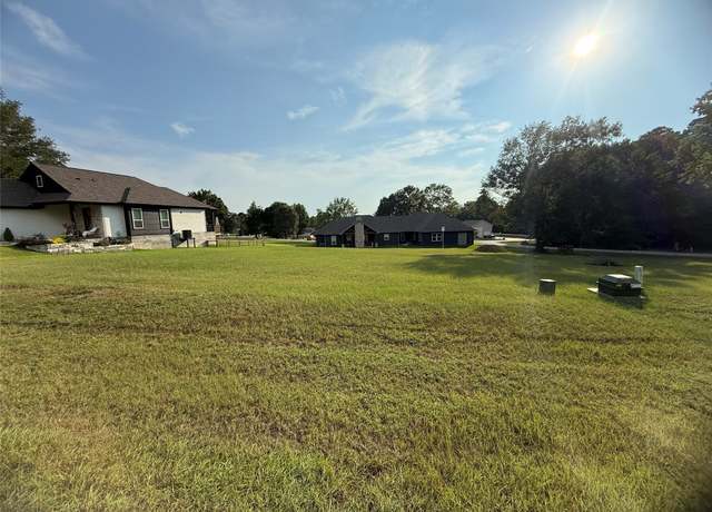 Property at 4 Lakecrest Ln, Huntsville, TX 77340