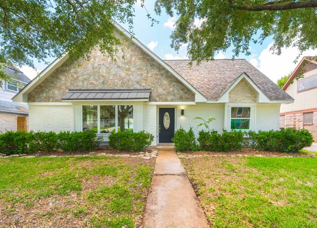 Property at 1819 Pinewood Ct, Sugar Land, TX 77498, 4 beds, 2.5 baths