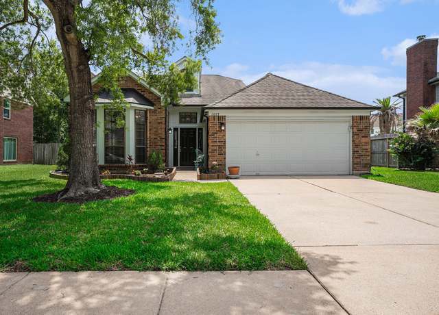 Property at 2025 Reef Dr, League City, TX 77573, 3 beds, 2.5 baths