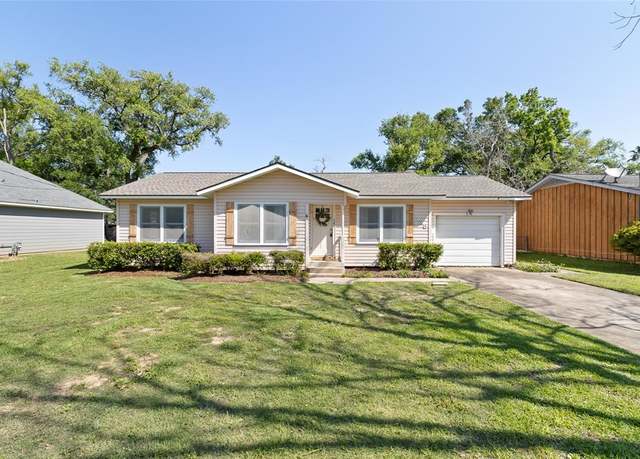 Property at 228 Hargett St, Clute, TX 77531, 3 beds, 2 baths