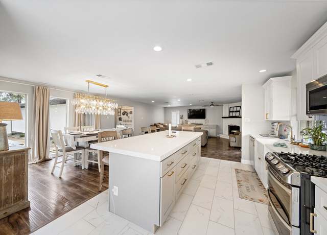 Property at 505 Williamsburg Cir, Friendswood, TX 77546, 3 beds, 2 baths