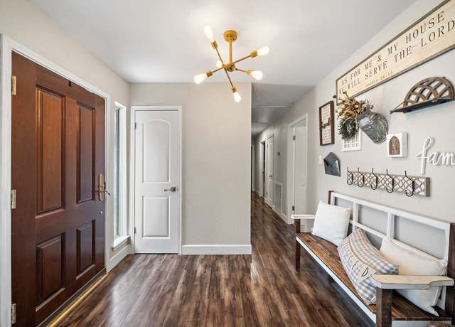 Property at 505 Williamsburg Cir, Friendswood, TX 77546, 3 beds, 2 baths