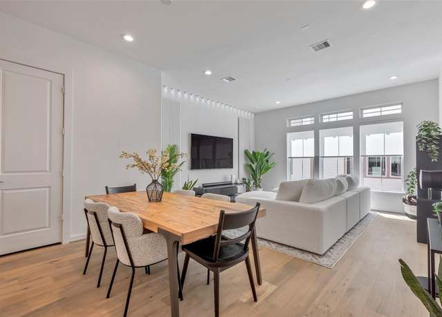 Property at 4308 Marina St Unit B, Houston, TX 77007, 3 beds, 3.5 baths