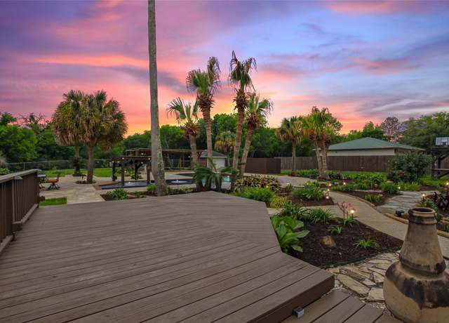 Property at 2204 Airline Dr, Friendswood, TX 77546, 3 beds, 2.5 baths