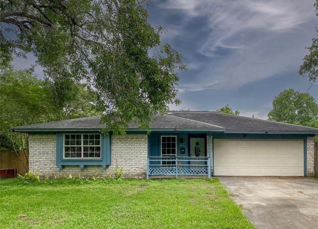 Property at 108 Crestview Dr, Hitchcock, TX 77563, 3 beds, 2 baths