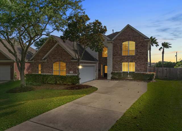 Property at 617 Forest Vlg, La Marque, TX 77568, 4 beds, 3.5 baths