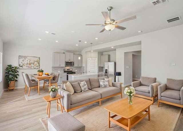 Property at 1624 Shae Oak Ln, Conroe, TX 77304, 4 beds, 2.5 baths
