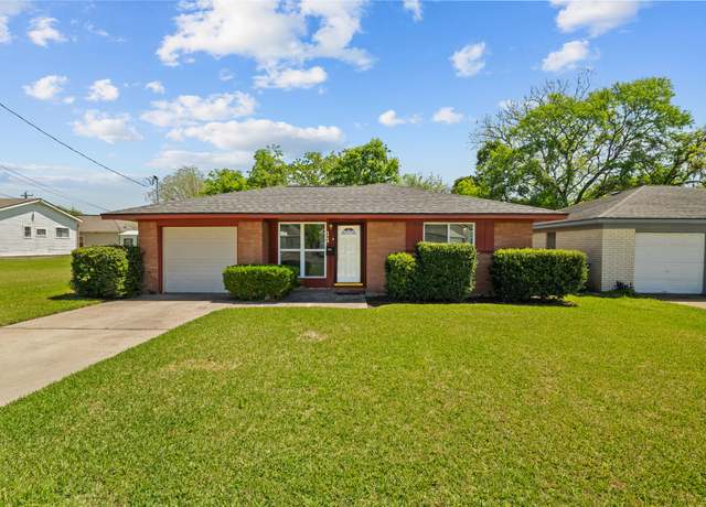 Property at 14 S Algeria St, Texas City, TX 77591, 3 beds, 1.5 baths