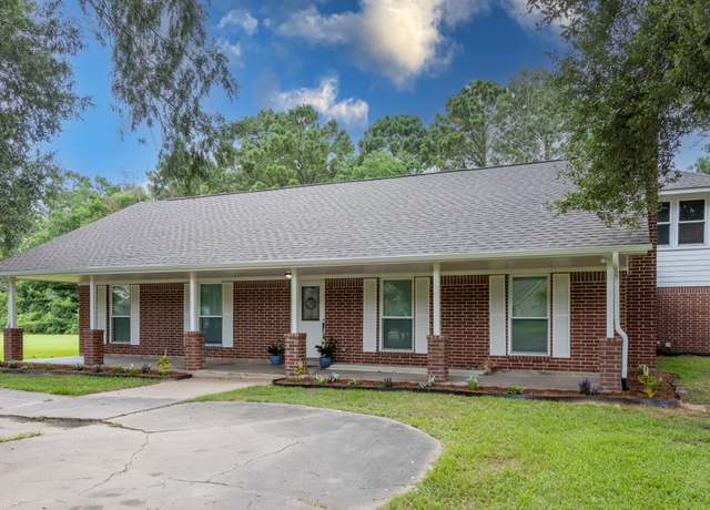 Property at 655 Avenue L, Dickinson, TX 77539, 4 beds, 3 baths