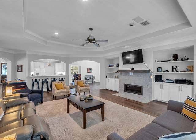 Property at 5523 Darschelle Dr, Houston, TX 77069, 4 beds, 3 baths