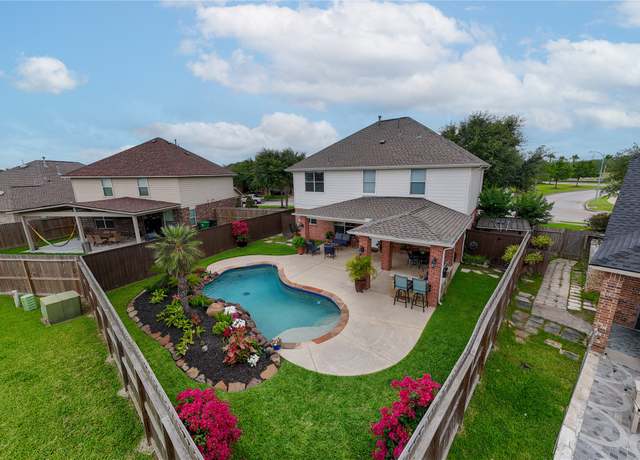 Property at 13703 View Meadow Ln, Houston, TX 77034, 4 beds, 2.5 baths
