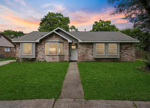 Property at 12310 Pine Knoll Dr, Houston, TX 77099, 3 beds, 2 baths