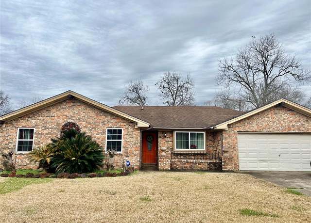 Property at 500 W 15th St, Port Arthur, TX 77640, 4 beds, 2 baths