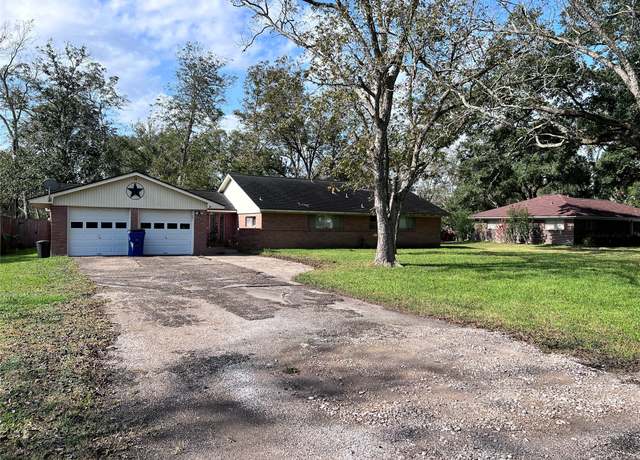 Property at 707 Maple St, Sweeny, TX 77480, 3 beds, 2 baths