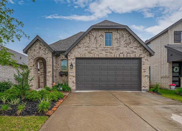 Property at 213 Trapper Creek Dr, Conroe, TX 77304, 3 beds, 2 baths
