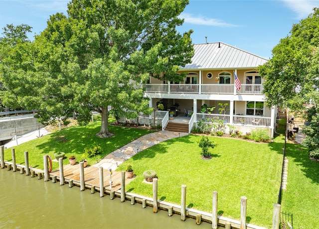 Property at 19 Harbor Ln, Kemah, TX 77565, 3 beds, 3 baths