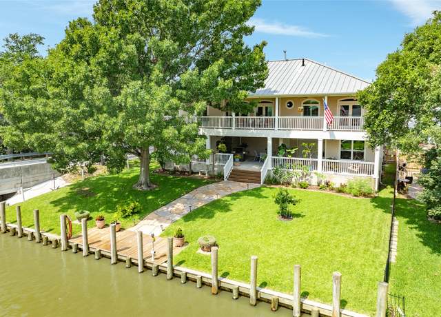 Property at 19 Harbor Ln, Kemah, TX 77565, 3 beds, 3 baths