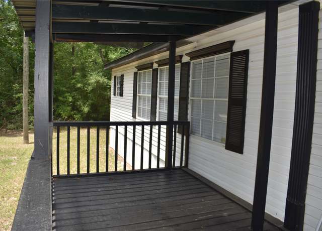 Property at 25 Wood Gln, Trinity, TX 75862, 3 beds, 2 baths