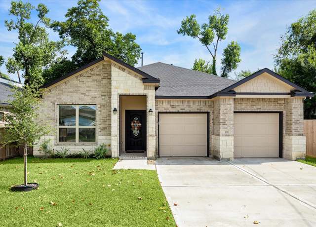 Property at 2516 Avenue Of Oaks St, Houston, TX 77026, 3 beds, 2.5 baths