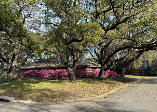 Property at 7702 Nairn St, Houston, TX 77074, 3 beds, 2.5 baths