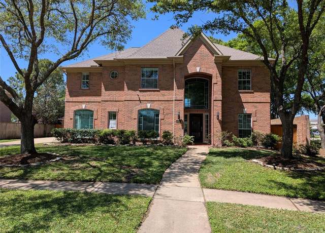 Property at 3323 Scenic Elm St, Houston, TX 77059, 5 beds, 3.5 baths