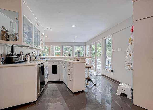 Property at 6301 6303 6305 Deerwood Rd, Houston, TX 77057, 6 beds, 2 baths