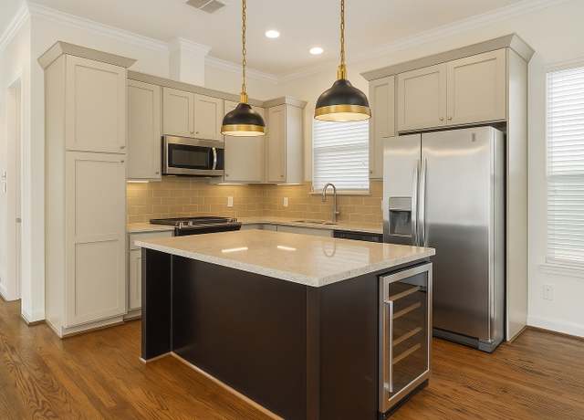 Property at 8225 Cambridge St, Houston, TX 77054, 3 beds, 3.5 baths