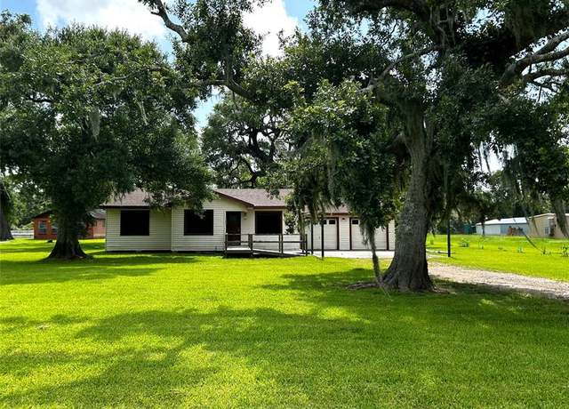 Property at 827 Live Oak Dr, Jones Creek, TX 77541, 3 beds, 2 baths
