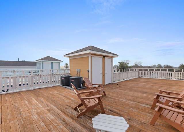 Property at 4009 Avenue N 1/2, Galveston, TX 77550, 3 beds, 3 baths