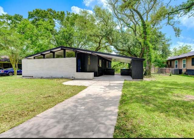 Property at 208 Palm Ln, Lake Jackson, TX 77566, 3 beds, 1 bath