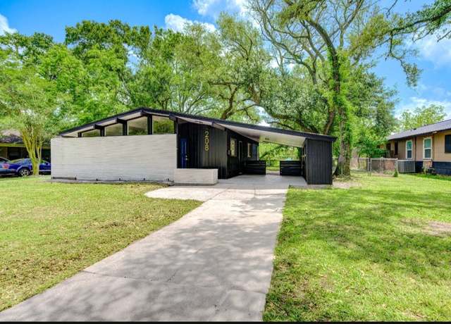 Property at 208 Palm Ln, Lake Jackson, TX 77566, 3 beds, 1 bath