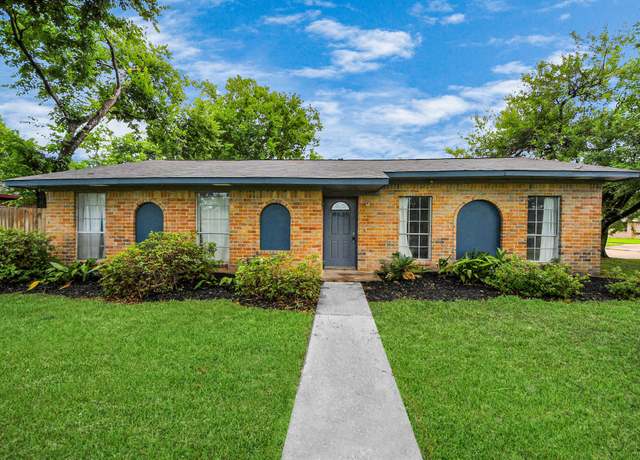 Property at 8455 Gallahad St, Houston, TX 77078, 3 beds, 2.5 baths