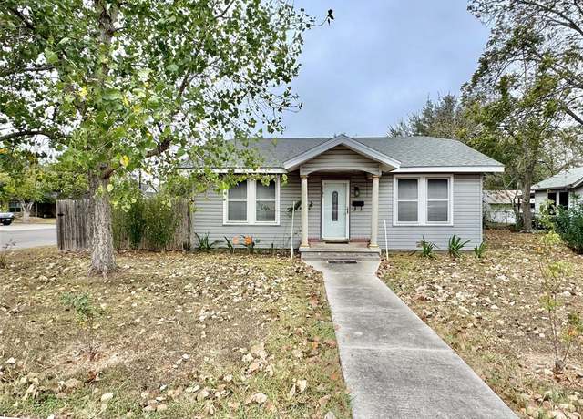 Property at 1701 N East St, Victoria, TX 77901, 3 beds, 2 baths