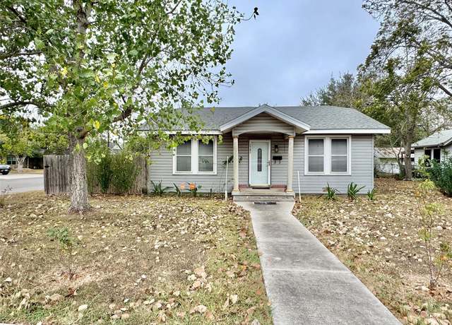 Property at 1701 N East St, Victoria, TX 77901, 3 beds, 2 baths