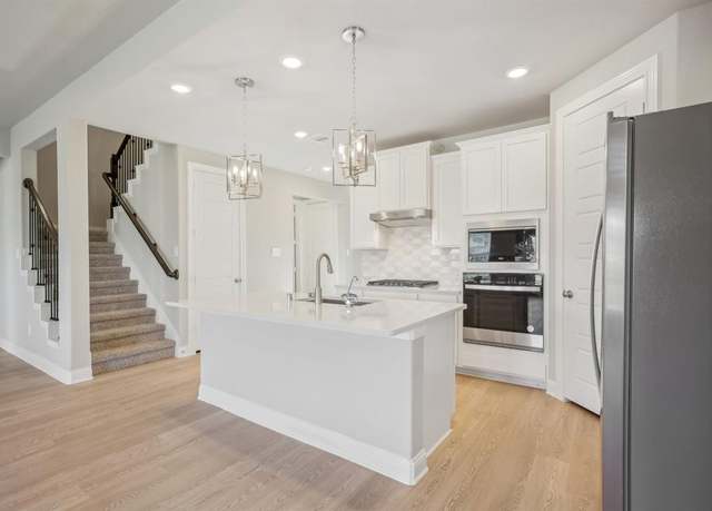 Property at 1634 Shae Oak Ln, Conroe, TX 77304, 5 beds, 3.5 baths