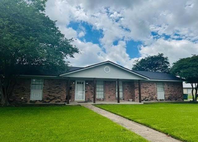 Property at 3811 Beverly Ave, Orange, TX 77632, 3 beds, 2 baths