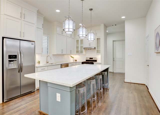 Property at 6604 Eureka St, Houston, TX 77008, 3 beds, 2.5 baths