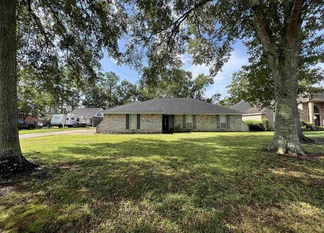 Property at 185 Brookhollow St, Vidor, TX 77662, 3 beds, 2 baths