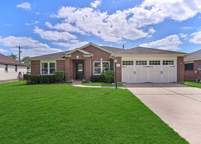 Property at 2809 Quail Run Dr, Alvin, TX 77511, 4 beds, 2 baths