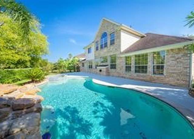 Property at 3111 E Cedar Hollow Dr, Pearland, TX 77584, 5 beds, 4 baths