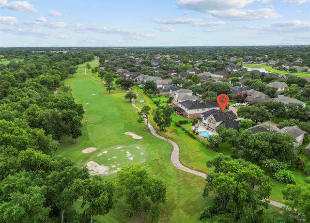 Property at 3111 E Cedar Hollow Dr, Pearland, TX 77584, 5 beds, 4 baths