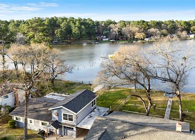 Property at 13318 Southshore Dr, Conroe, TX 77304, 3 beds, 2.5 baths