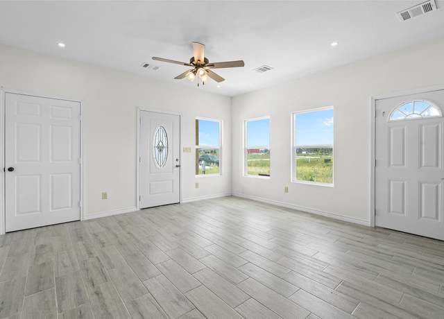Property at 5053 5835 Dr, Cleveland, TX 77327, 3 beds, 2 baths