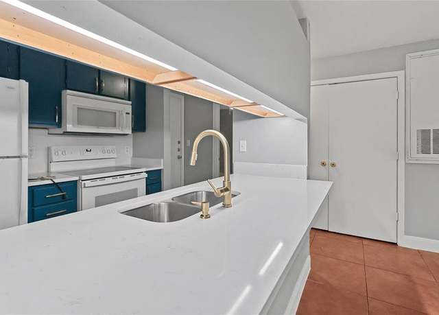 Property at 529 Southwest Parkway Pkwy #304, College Station, TX 77840, 4 beds, 4 baths
