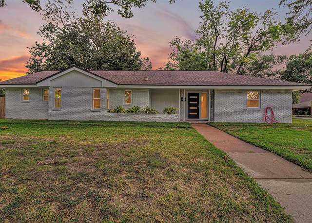 Property at 9921 Westview Dr Dr, Houston, TX 77055, 3 beds, 2 baths